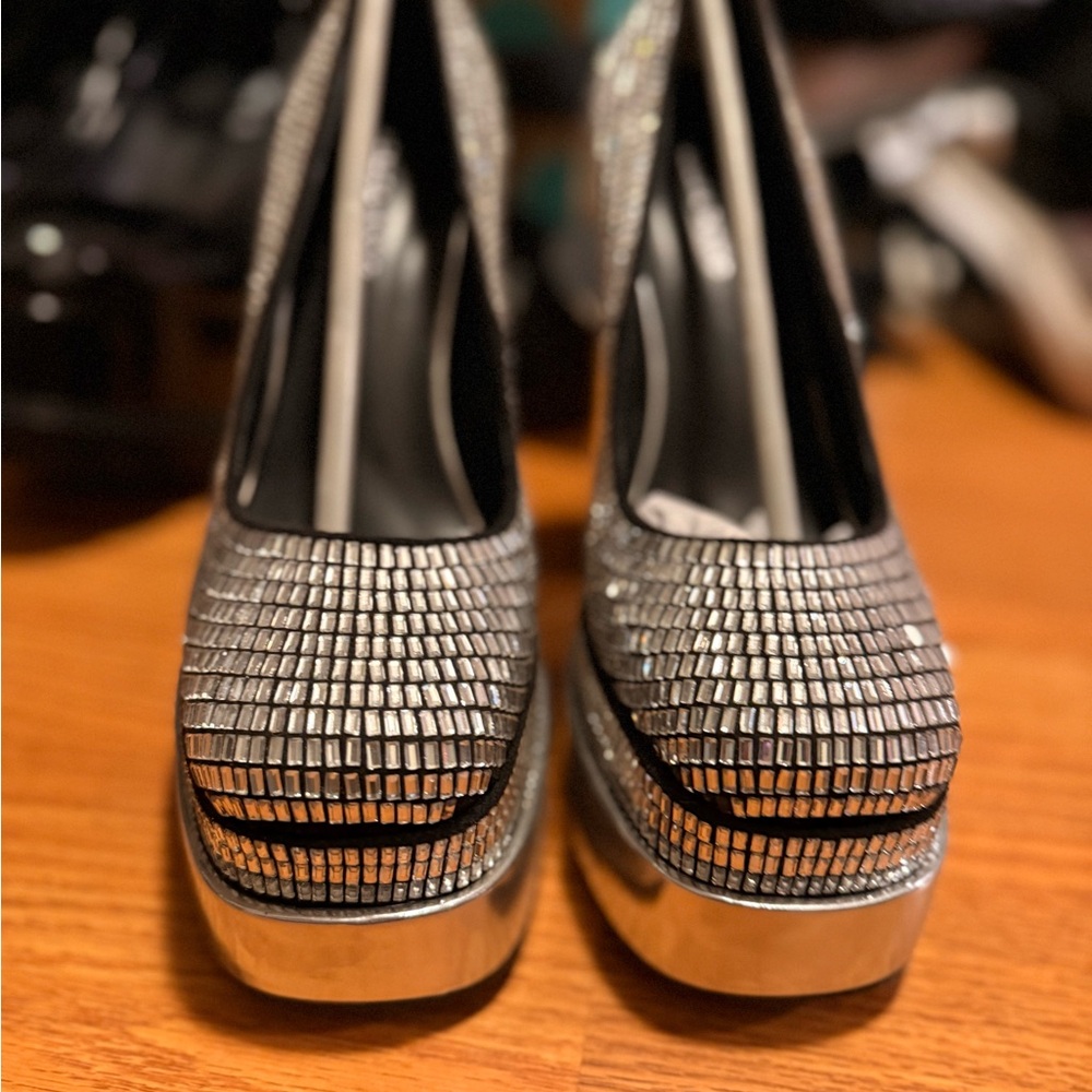 Glamorous Silver Platform Pumps
